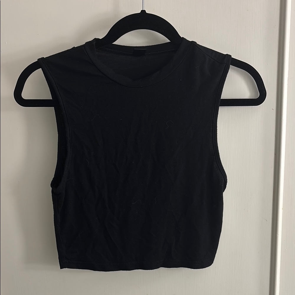 SHEIN Black Sleeveless Fitted Muscle Crop Top